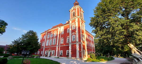 Chateau Detenice