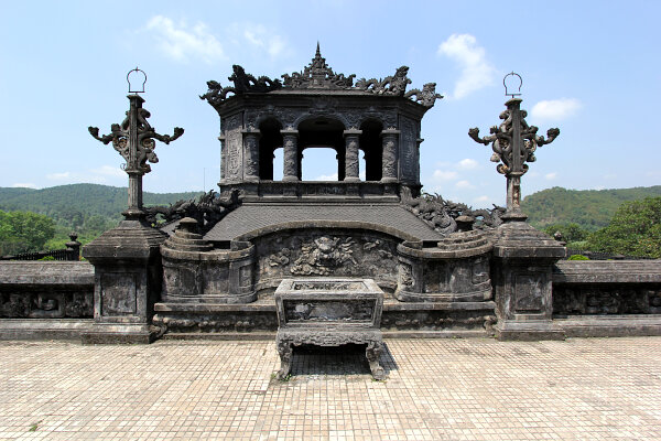 Monuments & Memorials