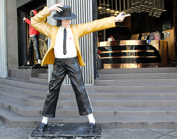 Michael Jackson Statue